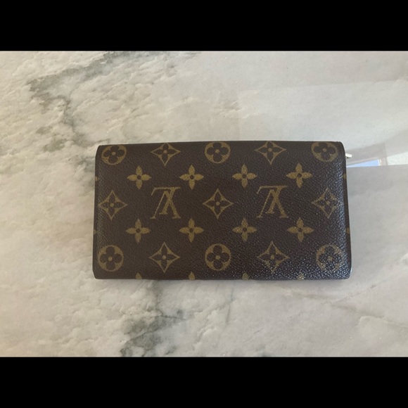 Sold Beautiful Louis Vuitton Monogram Sarah Wallet - Picture 3 of 12